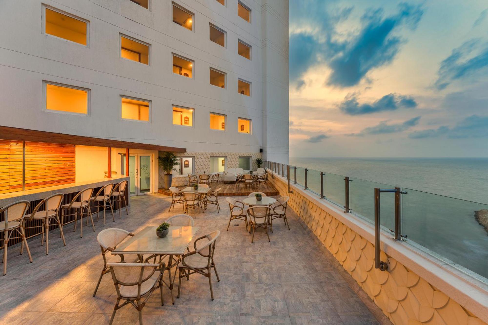 Hotel Almirante Cartagena Colombia Екстериор снимка The 19th floor Sky Bar